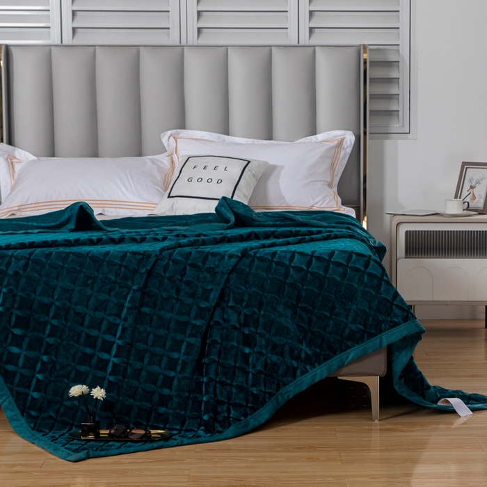 91家纺网 家纺一手货源 找家纺 2025新款铜钱纹大有光提花毛毯保暖盖毯宽包边 孔雀绿