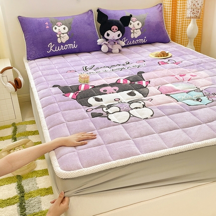 91家纺网 家纺一手货源 找家纺 米帛家纺 2024新款三丽鸥印花牛奶绒床笠 紫色库洛米