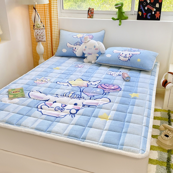 91家纺网 家纺一手货源 找家纺 米帛家纺 2024新款三丽鸥印花牛奶绒床笠 气球玉桂狗