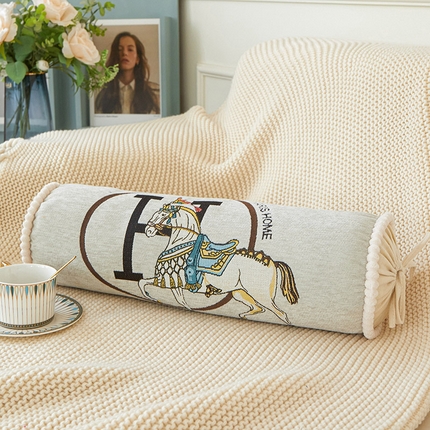 91家纺网 家纺一手货源 找家纺 （总）爱家居 2024新款雪尼尔白马糖果枕脚枕抱枕颈椎枕