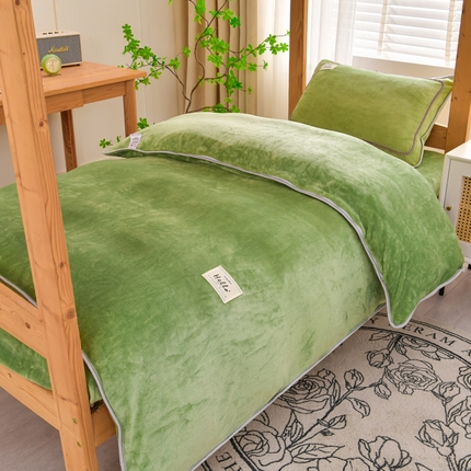 91家纺网 家纺一手货源 找家纺 牵梦萦 2025新款牛奶绒学生三件套 牛油果绿