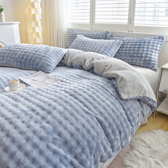 91家纺网 家纺一手货源 找家纺 启优家纺 2024新款简约兔兔绒活性印染四件套 天蓝