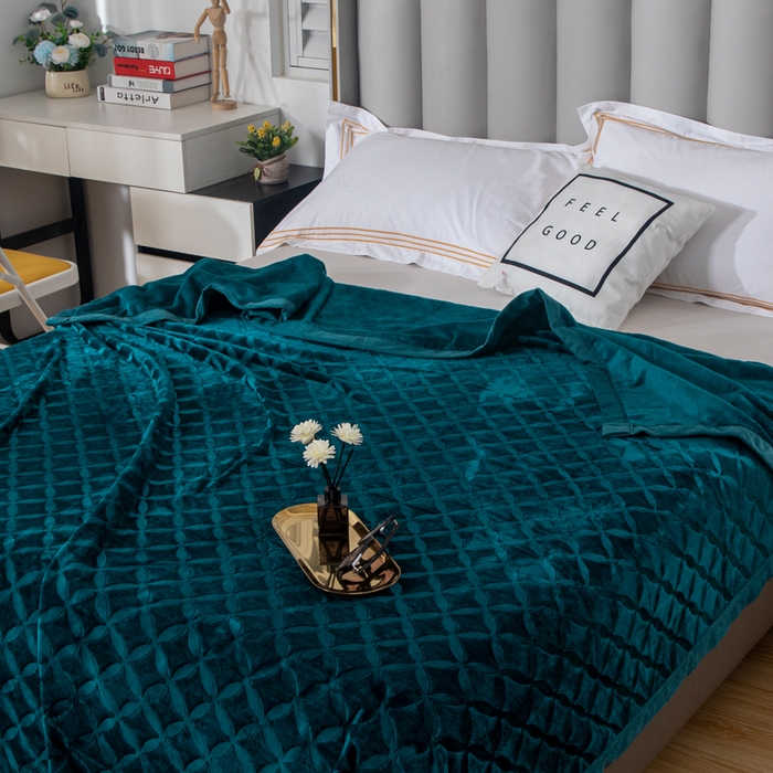 91家纺网 家纺一手货源 找家纺 2025新款铜钱纹大有光提花毛毯保暖盖毯宽包边 孔雀绿