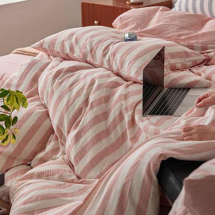 91家纺网 家纺一手货源 找家纺 2025新品尚美色织条纹绉纱系列--尚美宽条系列 尚美-雅粉宽条