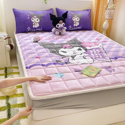 91家纺网 家纺一手货源 找家纺 米帛家纺 2024新款三丽鸥印花牛奶绒床笠 巧克力库洛米