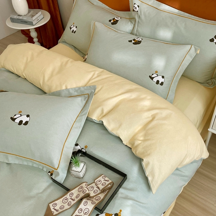 91家纺网 家纺一手货源 找家纺 2025新款全棉精梳磨毛印花四件套 爱宝乐园绿