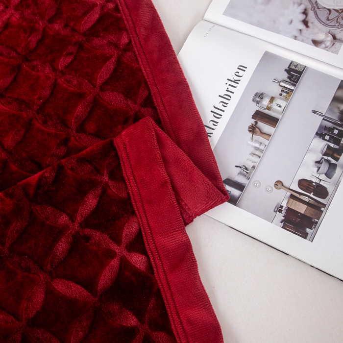 91家纺网 家纺一手货源 找家纺 2025新款铜钱纹大有光提花毛毯保暖盖毯宽包边 酒红