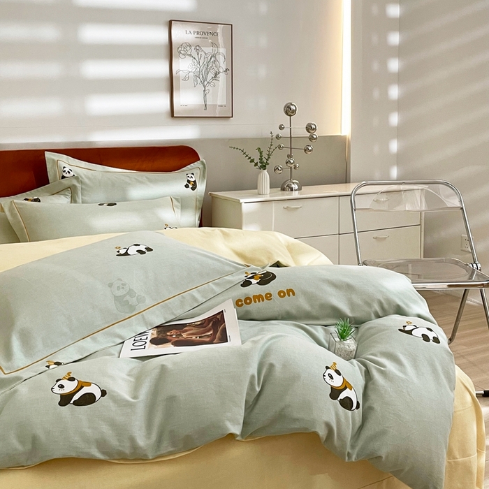 91家纺网 家纺一手货源 找家纺 2025新款全棉精梳磨毛印花四件套 爱宝乐园绿