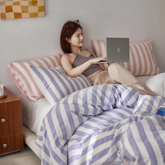 91家纺网 家纺一手货源 找家纺 2025新品尚美色织条纹绉纱系列--尚美宽条系列 尚美-紫玉宽条