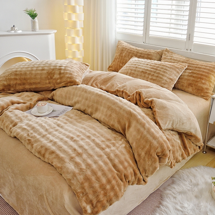 91家纺网 家纺一手货源 找家纺 启优家纺 2024新款简约兔兔绒活性印染四件套 驼色