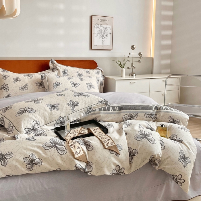 91家纺网 家纺一手货源 找家纺 2025新款全棉精梳磨毛印花四件套 淡雅华花紫