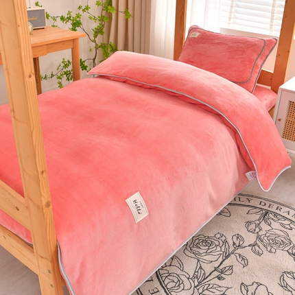 91家纺网 家纺一手货源 找家纺 牵梦萦 2025新款牛奶绒学生三件套 玉色