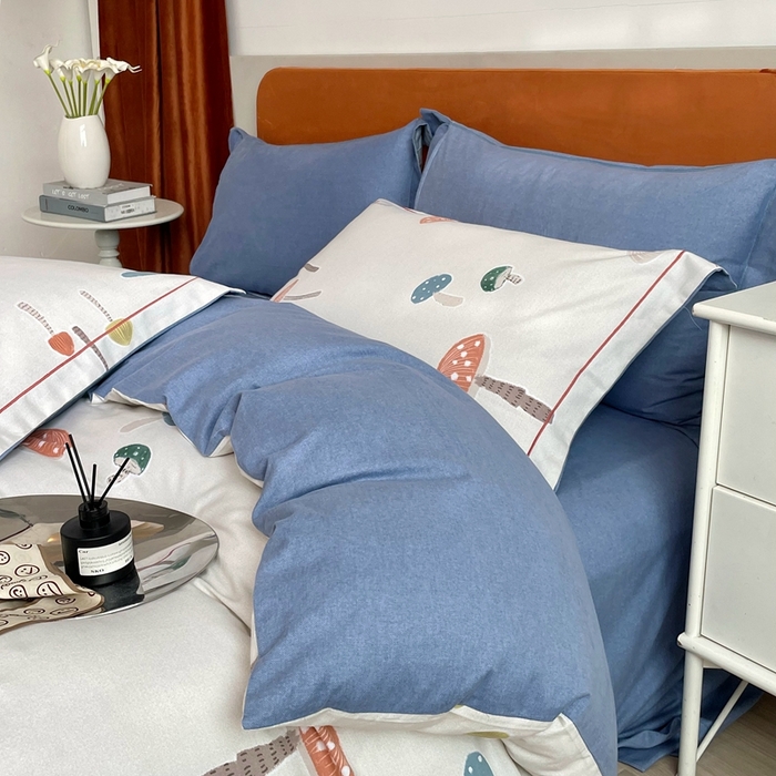 91家纺网 家纺一手货源 找家纺 2025新款全棉精梳磨毛印花四件套 蘑菇小镇米