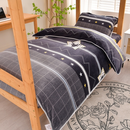 91家纺网 家纺一手货源 找家纺 牵梦萦 2025新款牛奶绒学生三件套 鹿之恋