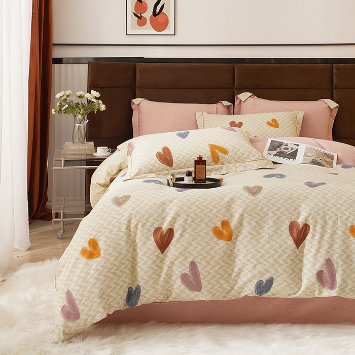 91家纺网 家纺一手货源 找家纺 2025新款全棉精梳磨毛印花四件套 爱相拥