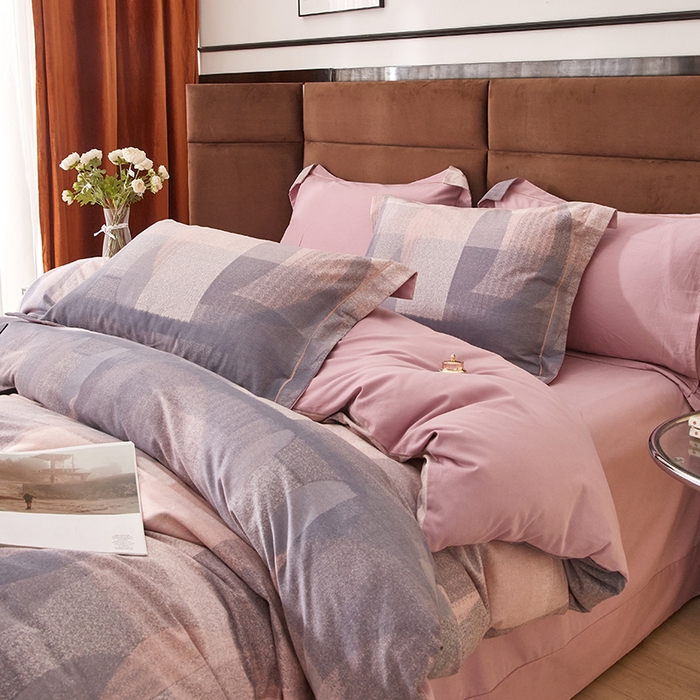 91家纺网 家纺一手货源 找家纺 2025新款全棉精梳磨毛印花四件套 布莱尼玫红