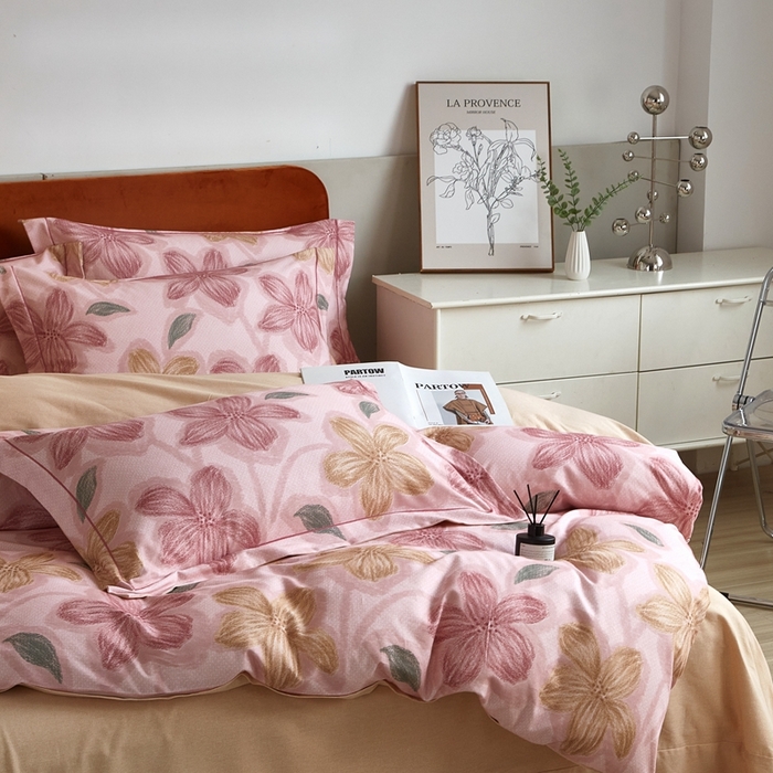 91家纺网 家纺一手货源 找家纺 2025新款全棉精梳磨毛印花四件套 迷人花香粉