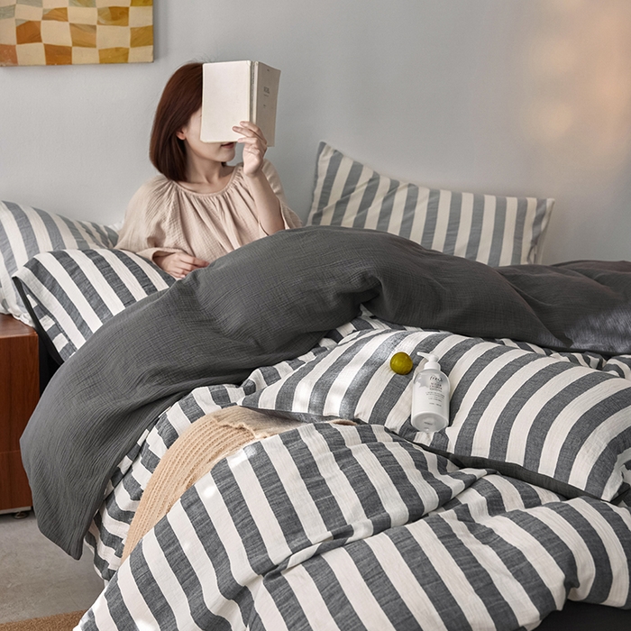 91家纺网 家纺一手货源 找家纺 2025新品尚美色织条纹绉纱系列--尚美宽条系列 尚美-黑灰宽条