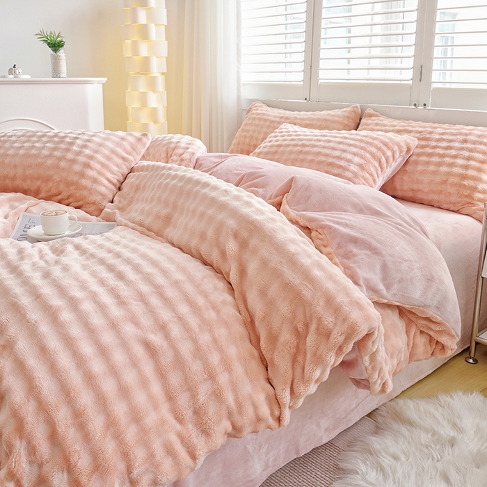 91家纺网 家纺一手货源 找家纺 启优家纺 2024新款简约兔兔绒活性印染四件套 樱花粉