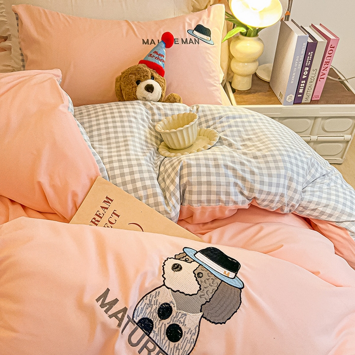 91家纺网 家纺一手货源 找家纺 眠帛 2024新款A类学生三件套小清新绣花绅士狗系列水洗棉床上用品四件套 绅士狗-奶油粉