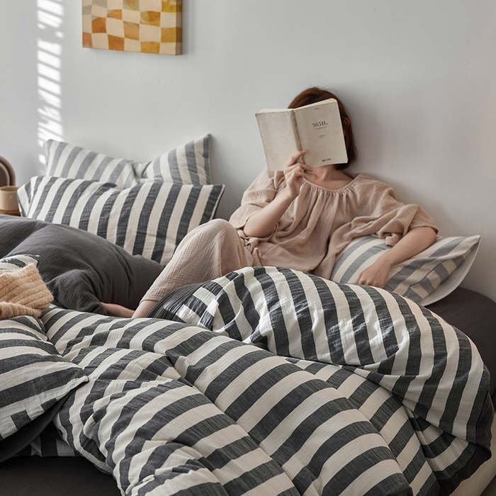 91家纺网 家纺一手货源 找家纺 2025新品尚美色织条纹绉纱系列--尚美宽条系列 尚美-黑灰宽条