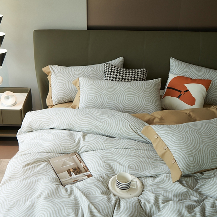 91家纺网 家纺一手货源 找家纺 沐白家居 2025新款全棉生态磨毛印花四件套-纽扣工艺款 维诺-灰