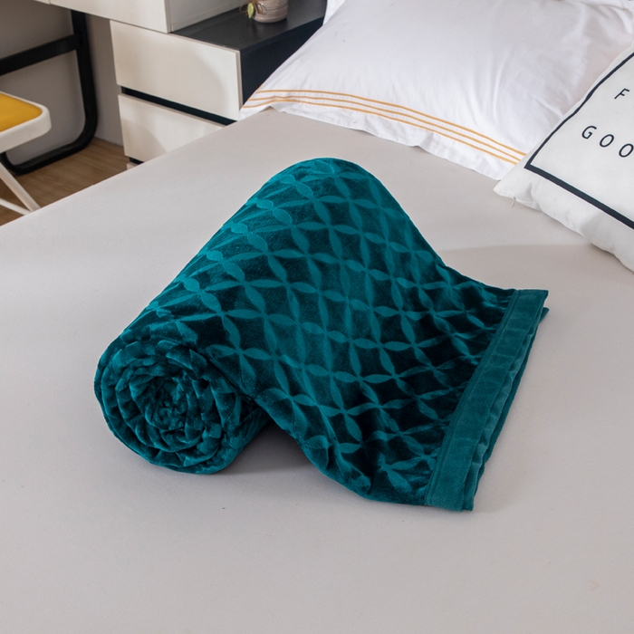 91家纺网 家纺一手货源 找家纺 2025新款铜钱纹大有光提花毛毯保暖盖毯宽包边 孔雀绿