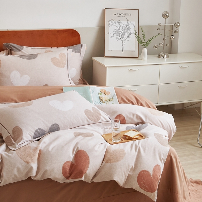 91家纺网 家纺一手货源 找家纺 2025新款全棉精梳磨毛印花四件套 缤纷爱恋