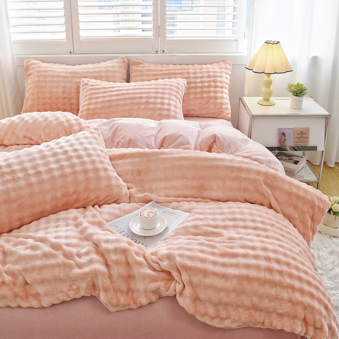 91家纺网 家纺一手货源 找家纺 启优家纺 2024新款简约兔兔绒活性印染四件套 樱花粉