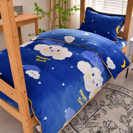 91家纺网 家纺一手货源 找家纺 牵梦萦 2025新款牛奶绒学生三件套 欢乐时光