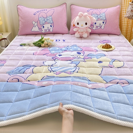 91家纺网 家纺一手货源 找家纺 米帛家纺 2024新款三丽鸥印花牛奶绒床垫 木马美乐蒂