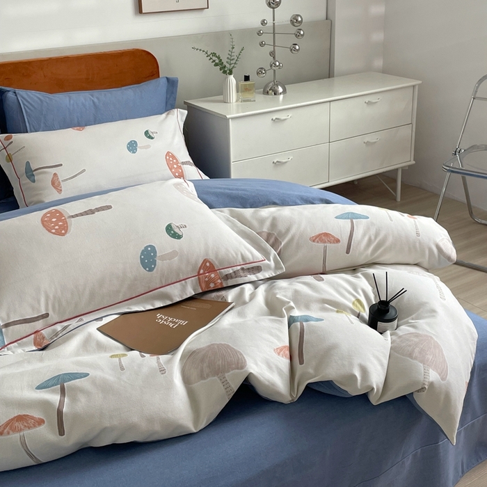 91家纺网 家纺一手货源 找家纺 2025新款全棉精梳磨毛印花四件套 蘑菇小镇米