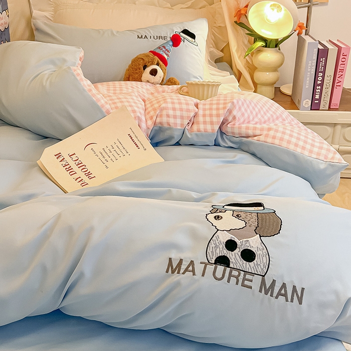 91家纺网 家纺一手货源 找家纺 眠帛 2024新款A类学生三件套小清新绣花绅士狗系列水洗棉床上用品四件套 绅士狗-天空蓝