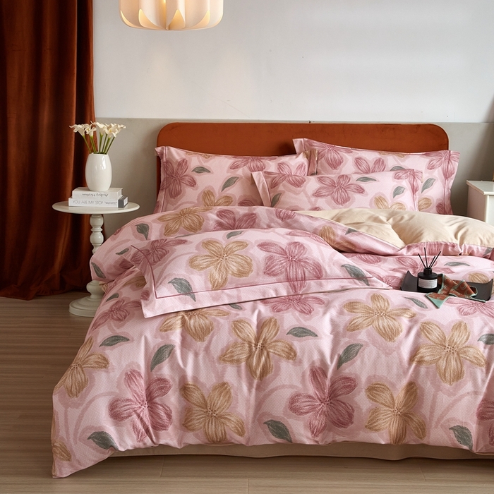 91家纺网 家纺一手货源 找家纺 2025新款全棉精梳磨毛印花四件套 迷人花香粉