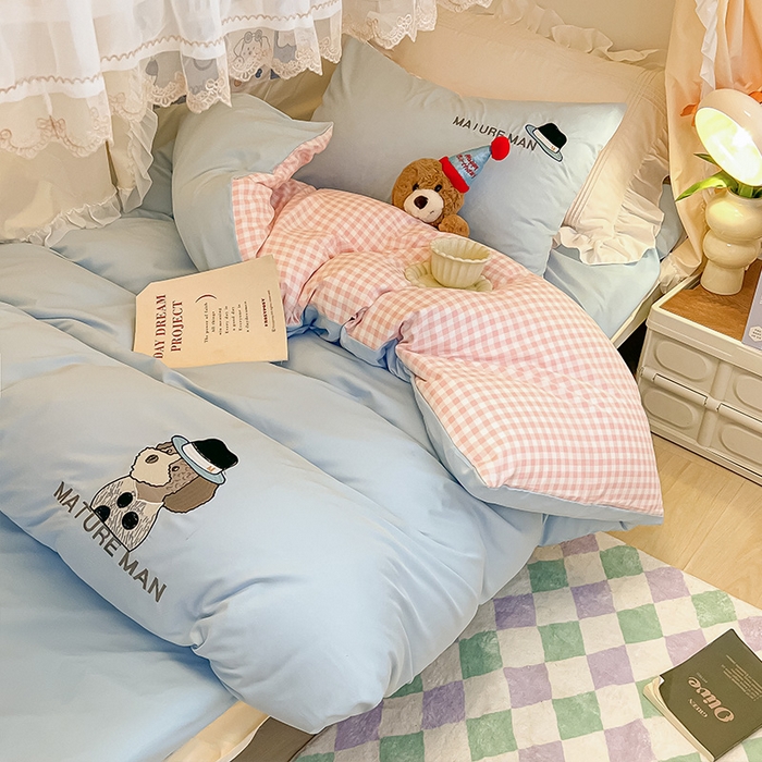 91家纺网 家纺一手货源 找家纺 眠帛 2024新款A类学生三件套小清新绣花绅士狗系列水洗棉床上用品四件套 绅士狗-天空蓝