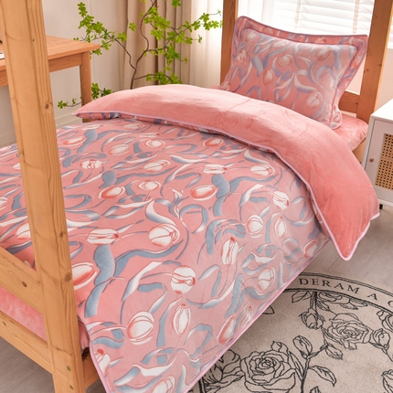 91家纺网 家纺一手货源 找家纺 牵梦萦 2025新款牛奶绒学生三件套 郁金香