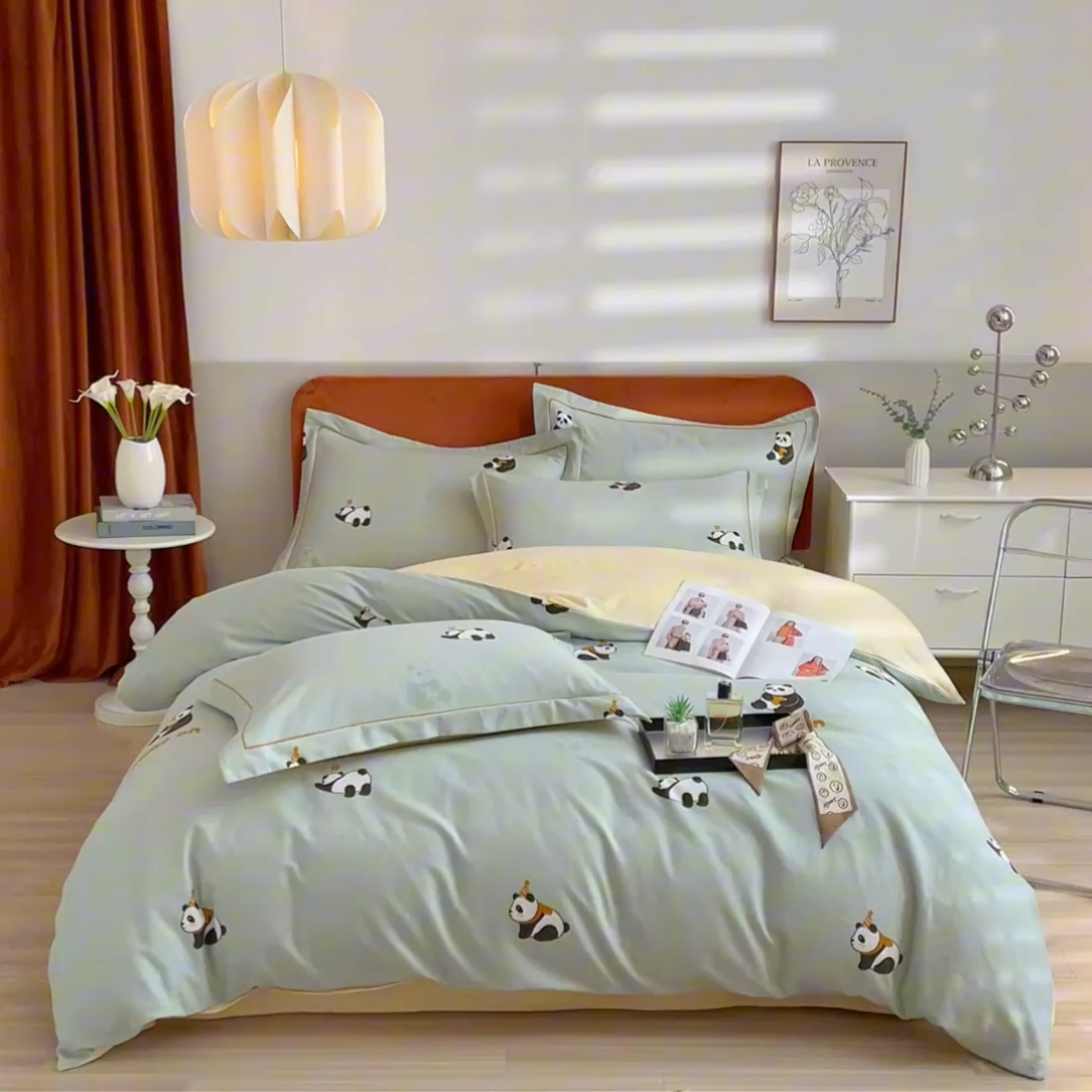 91家纺网 家纺一手货源 找家纺 2025新款全棉精梳磨毛印花四件套 爱宝乐园绿