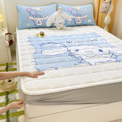 91家纺网 家纺一手货源 找家纺 （总）米帛家纺 2024新款三丽鸥印花牛奶绒夹棉床笠三件套