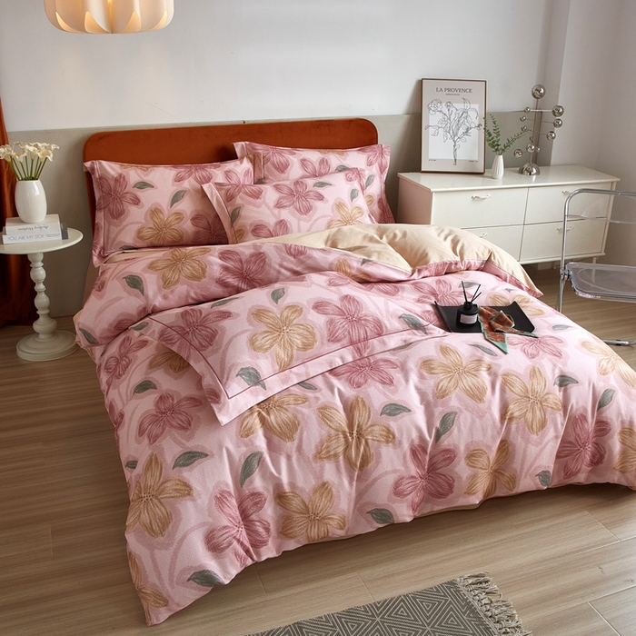 91家纺网 家纺一手货源 找家纺 2025新款全棉精梳磨毛印花四件套 迷人花香粉