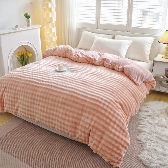 91家纺网 家纺一手货源 找家纺 启优家纺 2024新款简约兔兔绒活性印染单被套 樱花粉