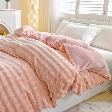 91家纺网 家纺一手货源 找家纺 启优家纺 2024新款简约兔兔绒活性印染单被套 樱花粉