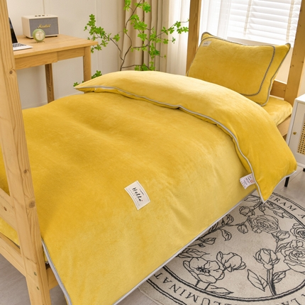 91家纺网 家纺一手货源 找家纺 牵梦萦 2025新款牛奶绒学生三件套 黄色