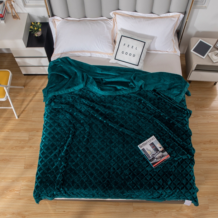 91家纺网 家纺一手货源 找家纺 2025新款铜钱纹大有光提花毛毯保暖盖毯宽包边 孔雀绿