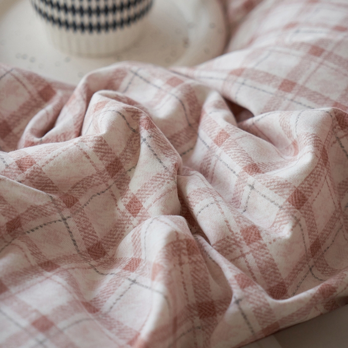 91家纺网 家纺一手货源 找家纺 沐白家居 2025新款全棉生态磨毛印花四件套-纽扣工艺款 小资情调-粉