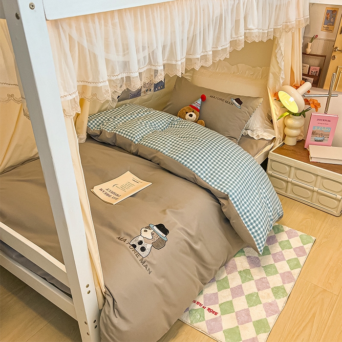 91家纺网 家纺一手货源 找家纺 眠帛 2024新款A类学生三件套小清新绣花绅士狗系列水洗棉床上用品四件套 绅士狗-浅灰