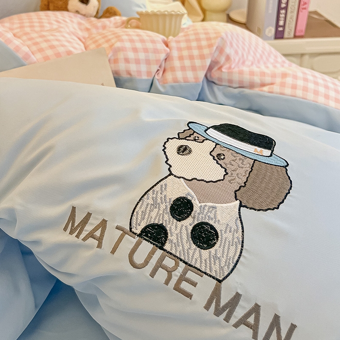 91家纺网 家纺一手货源 找家纺 眠帛 2024新款A类学生三件套小清新绣花绅士狗系列水洗棉床上用品四件套 绅士狗-天空蓝