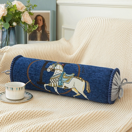 91家纺网 家纺一手货源 找家纺 （总）爱家居 2024新款雪尼尔白马糖果枕脚枕抱枕颈椎枕