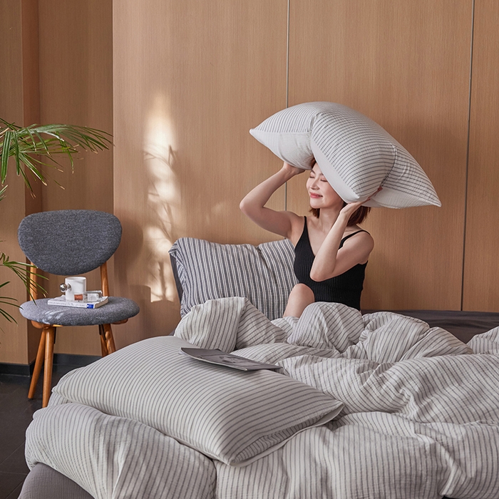 91家纺网 家纺一手货源 找家纺 2025新品尚美色织条纹绉纱系列--尚美细条系列 尚美-银灰细条