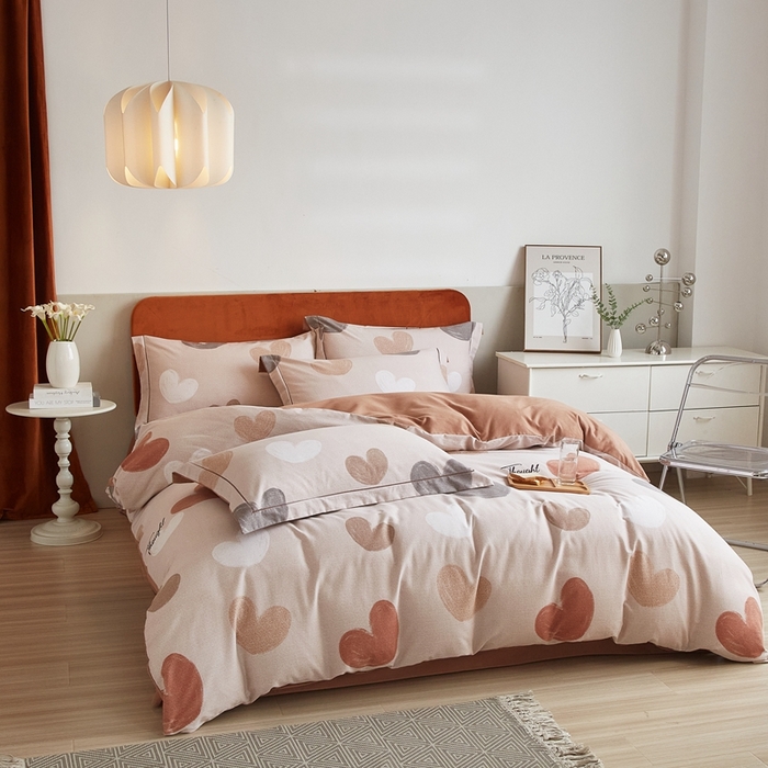 91家纺网 家纺一手货源 找家纺 2025新款全棉精梳磨毛印花四件套 缤纷爱恋