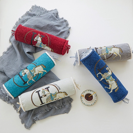 91家纺网 家纺一手货源 找家纺 （总）爱家居 2024新款雪尼尔白马糖果枕脚枕抱枕颈椎枕,白马--宝蓝,白马--灰色,白马--酒红,白马--橘色,白马--孔雀蓝,白马--米色,白马--浅蓝,白马--驼色